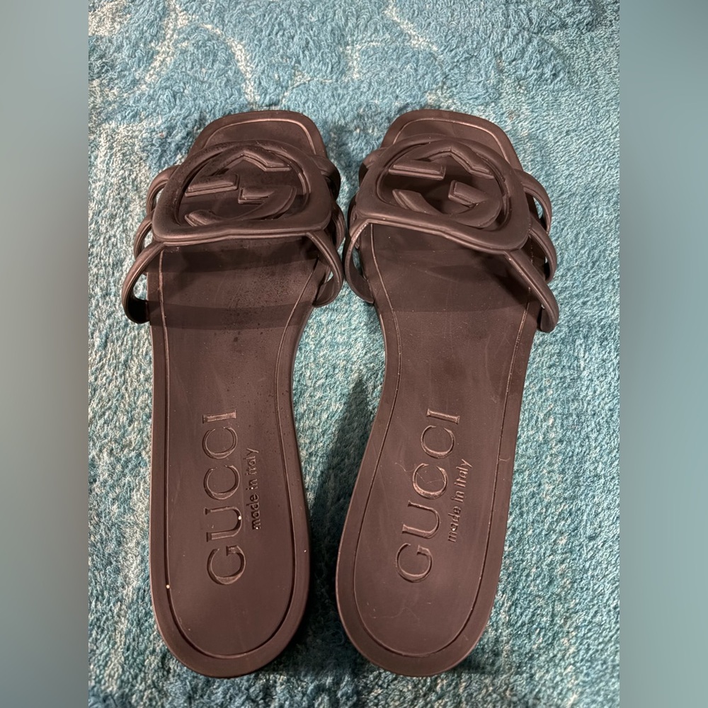 GG Interlocking Logo Slide Sandals - Picture 2 of 4